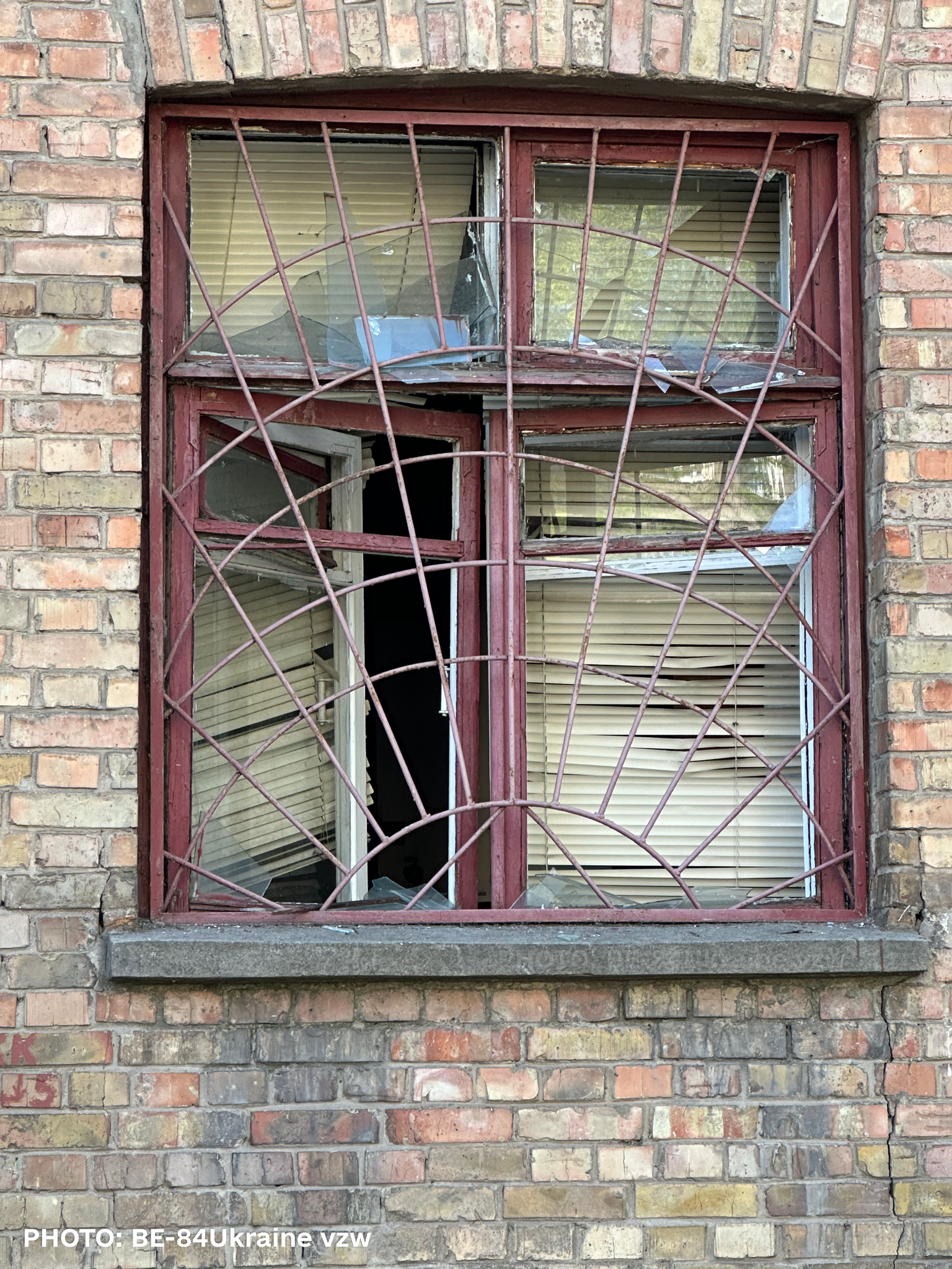 Beschadigd raam in Kyiv