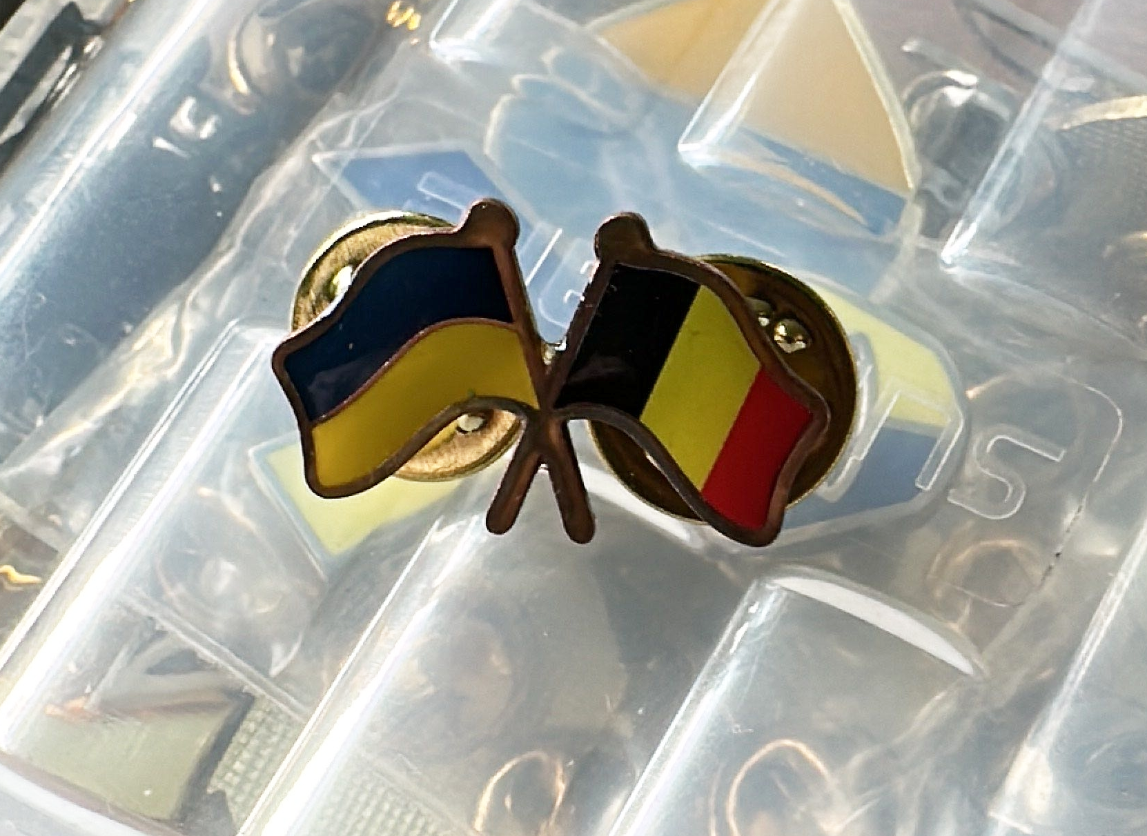 Pin met de Oekraïense en Belgische vlag