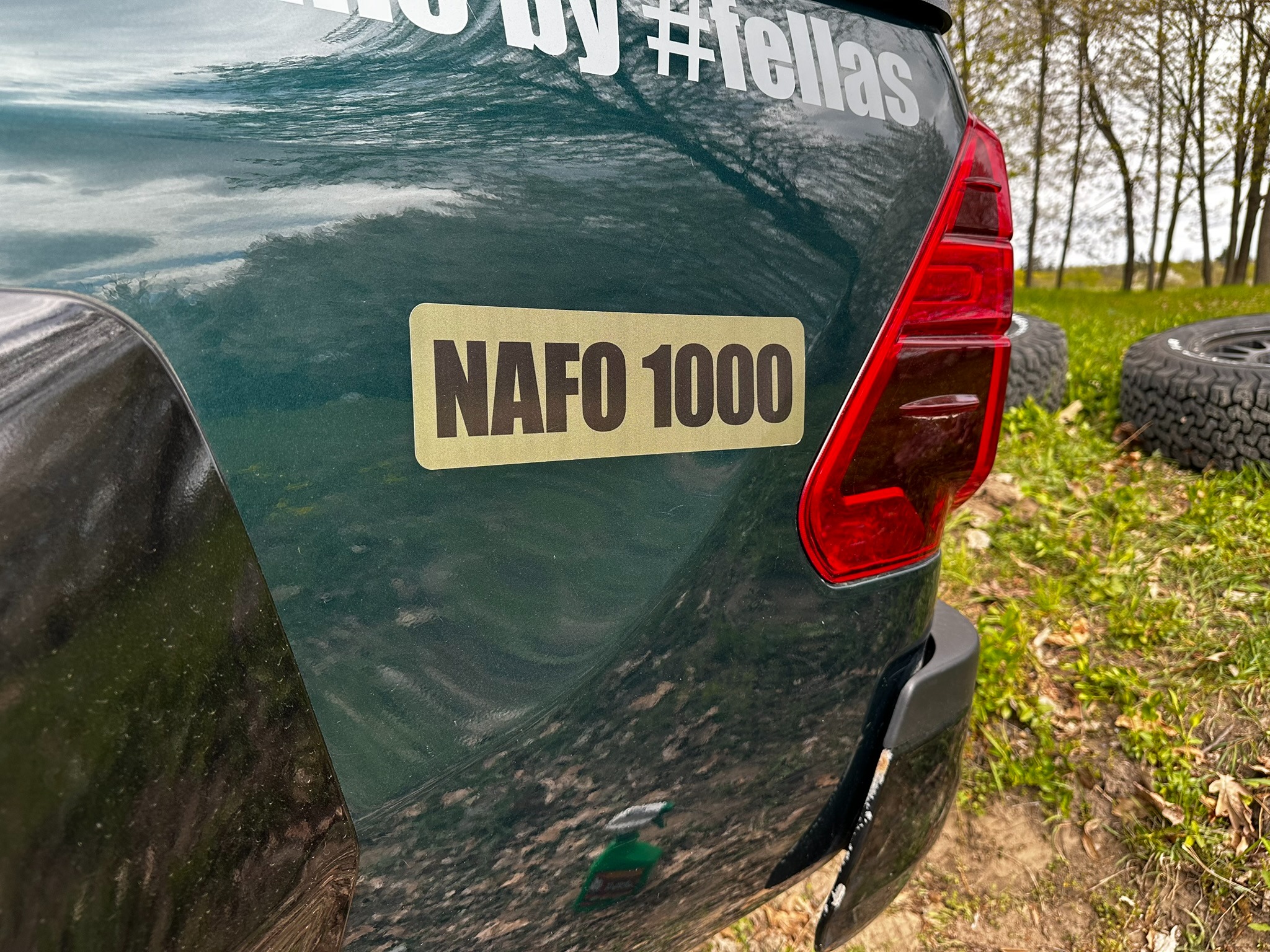 NAFO-markering op een voertuig