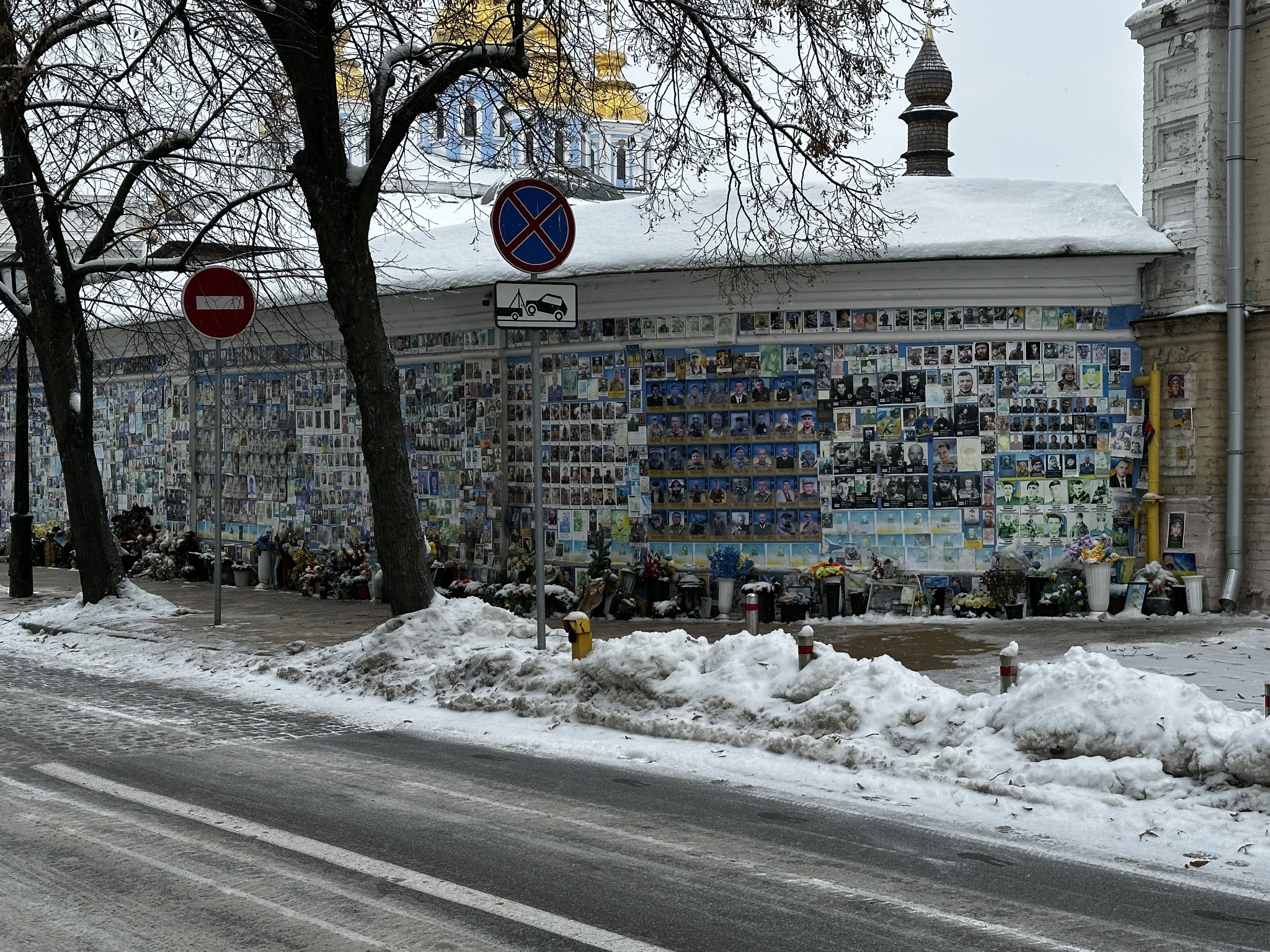Wall of Remembrance in Kyiv in de winter